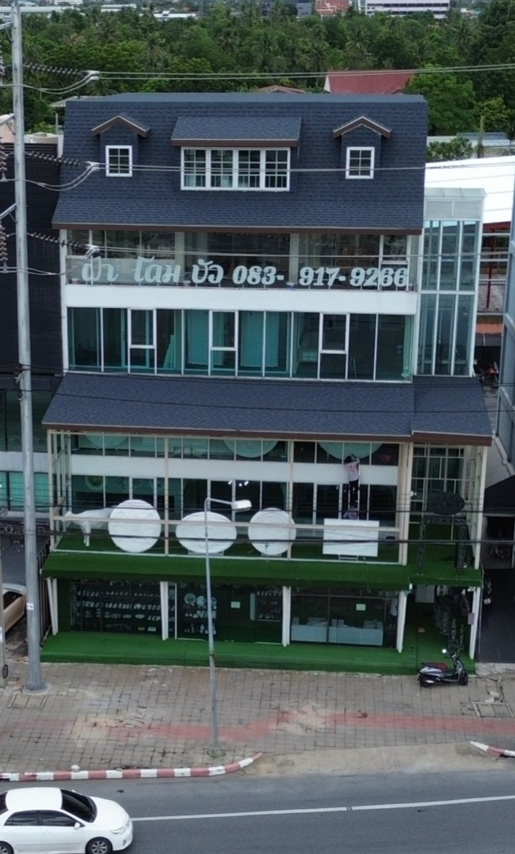 หน้าร้านฝ้าสยาม ถนนราชพฤกษ์ นนทบุรี